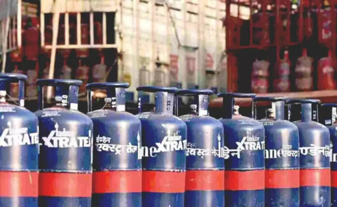p09u449o_government-offered-10-percent-commercial-lpg-allocation-to-state-amid-lpg-gas-culinder-shortage_625x300_18_March_26 Commercial Cylinder